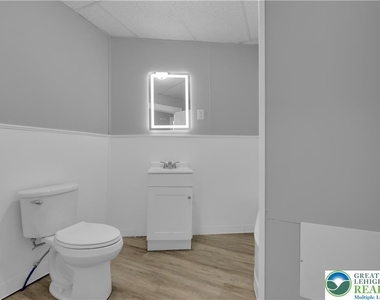 149 W Ridge Street W - Photo Thumbnail 4