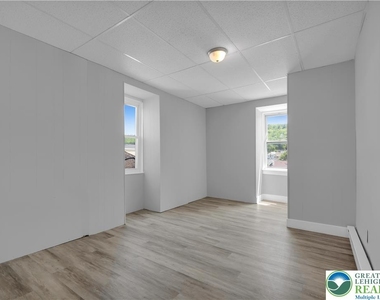 149 W Ridge Street W - Photo Thumbnail 10