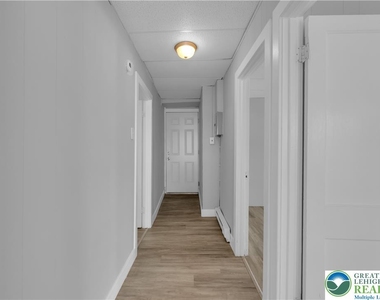 149 W Ridge Street W - Photo Thumbnail 9