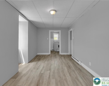 149 W Ridge Street W - Photo Thumbnail 14