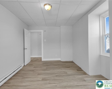 149 W Ridge Street W - Photo Thumbnail 11