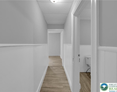 149 W Ridge Street W - Photo Thumbnail 5