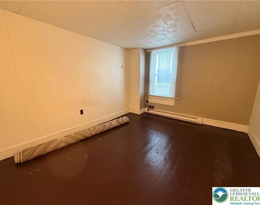213 E Bertsch Street - Photo Thumbnail 9