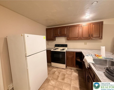 213 E Bertsch Street - Photo Thumbnail 2