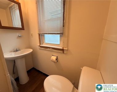 213 E Bertsch Street - Photo Thumbnail 8