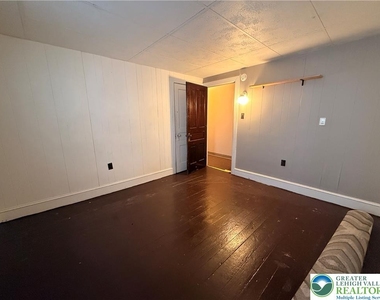 213 E Bertsch Street - Photo Thumbnail 10