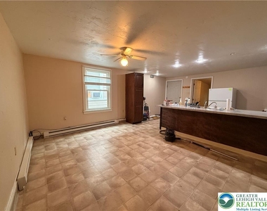 213 E Bertsch Street - Photo Thumbnail 6
