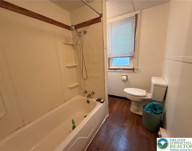 213 E Bertsch Street - Photo Thumbnail 7