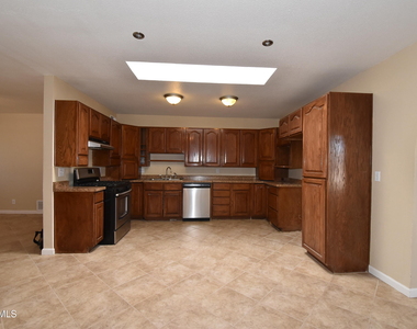 807 Poplar Street - Photo Thumbnail 11