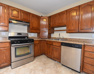 807 Poplar Street - Photo Thumbnail 12