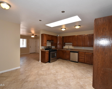 807 Poplar Street - Photo Thumbnail 10