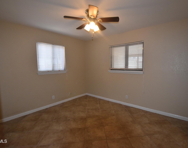 807 Poplar Street - Photo Thumbnail 6