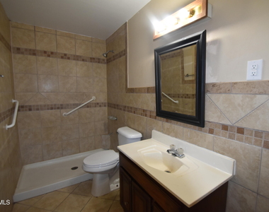 807 Poplar Street - Photo Thumbnail 2