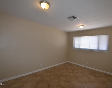 807 Poplar Street - Photo Thumbnail 4