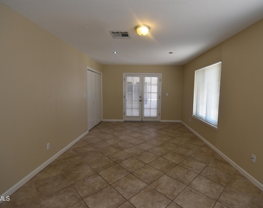 807 Poplar Street - Photo Thumbnail 8
