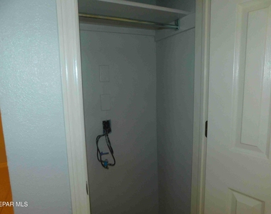 10021 Railroad Drive - Photo Thumbnail 7