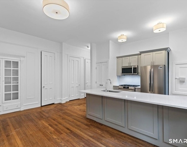 284 Orange Street - Photo Thumbnail 2
