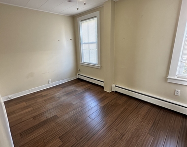 36 Pleasant Street - Photo Thumbnail 6
