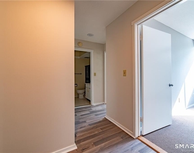 140 Woodvale Drive - Photo Thumbnail 10
