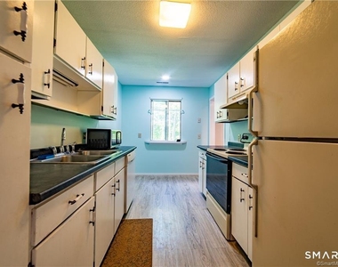 140 Woodvale Drive - Photo Thumbnail 9