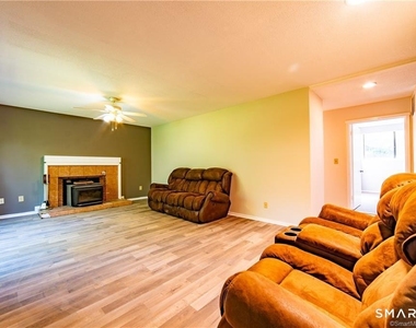 140 Woodvale Drive - Photo Thumbnail 5