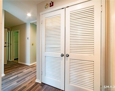 140 Woodvale Drive - Photo Thumbnail 3