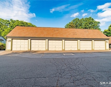 140 Woodvale Drive - Photo Thumbnail 18