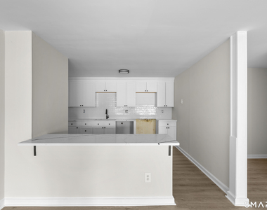 201 College Street - Photo Thumbnail 9