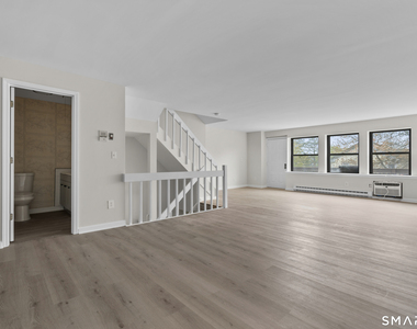 201 College Street - Photo Thumbnail 6