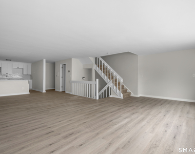 201 College Street - Photo Thumbnail 8