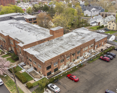 201 College Street - Photo Thumbnail 3