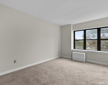201 College Street - Photo Thumbnail 15