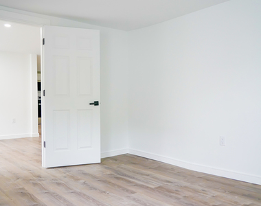 162 Hobart Street - Photo Thumbnail 7