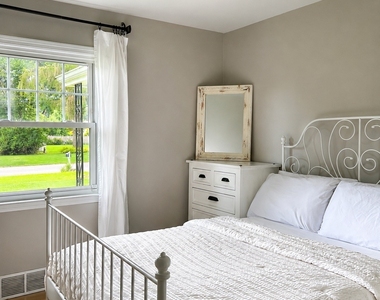 186 Schiller Road - Photo Thumbnail 10