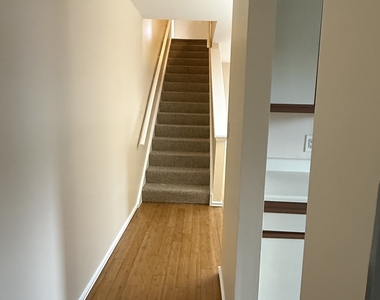 37 Greenwich Avenue - Photo Thumbnail 14