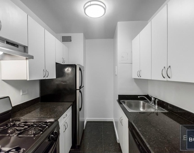 East 88th Street - Photo Thumbnail 4