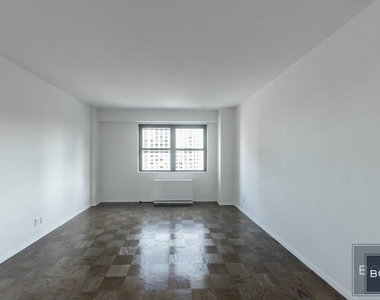 East 88th Street - Photo Thumbnail 5
