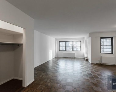 East 88th Street - Photo Thumbnail 2
