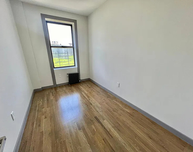 550 West 157th Street - Large rooms - Photo Thumbnail 4