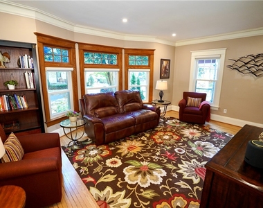 9 Beverly Street - Photo Thumbnail 2