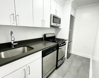 Fifth Avenue - Photo Thumbnail 8