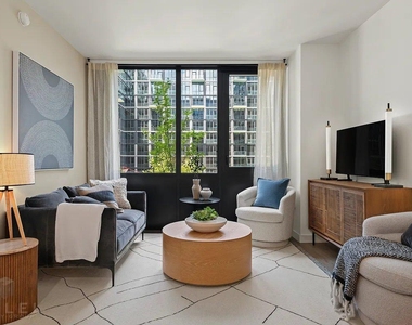 90th Avenue - Photo Thumbnail 5