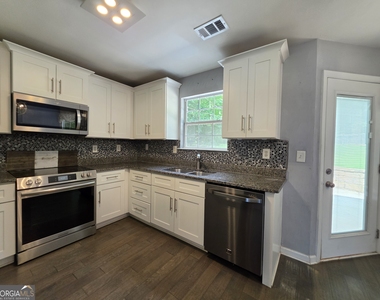 241 Hamilton Drive - Photo Thumbnail 4