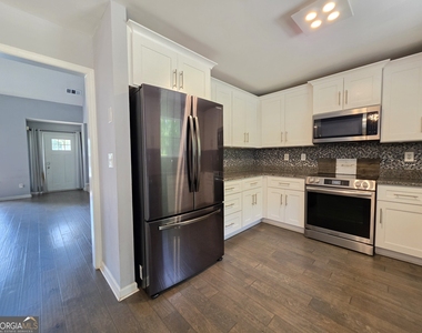 241 Hamilton Drive - Photo Thumbnail 3