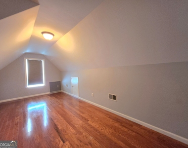 241 Hamilton Drive - Photo Thumbnail 16