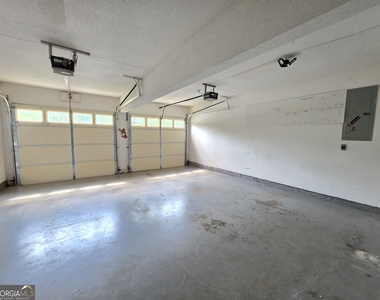 241 Hamilton Drive - Photo Thumbnail 17