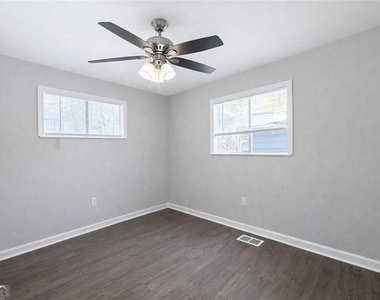 2146 Brookview Drive - Photo Thumbnail 12