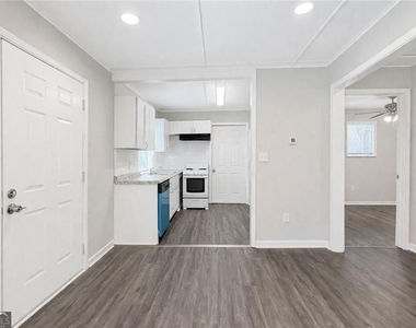 2146 Brookview Drive - Photo Thumbnail 4