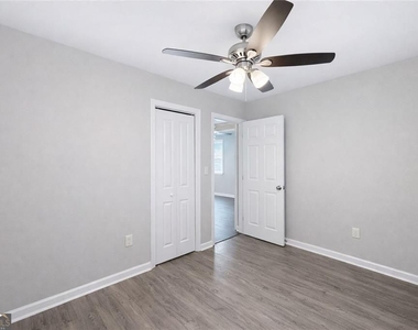2146 Brookview Drive - Photo Thumbnail 8