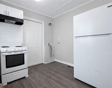 2146 Brookview Drive - Photo Thumbnail 5